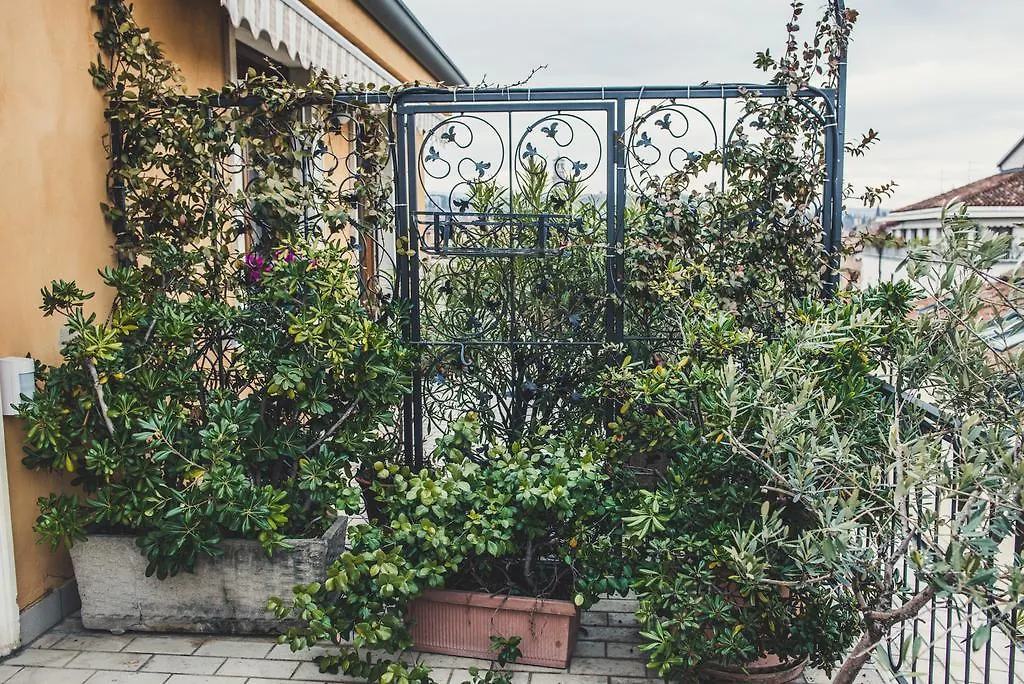 Alla Terrazza Apartment Verona 0*,